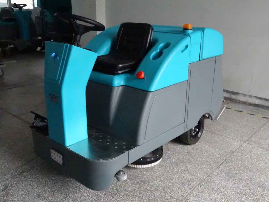 駕駛式洗地機