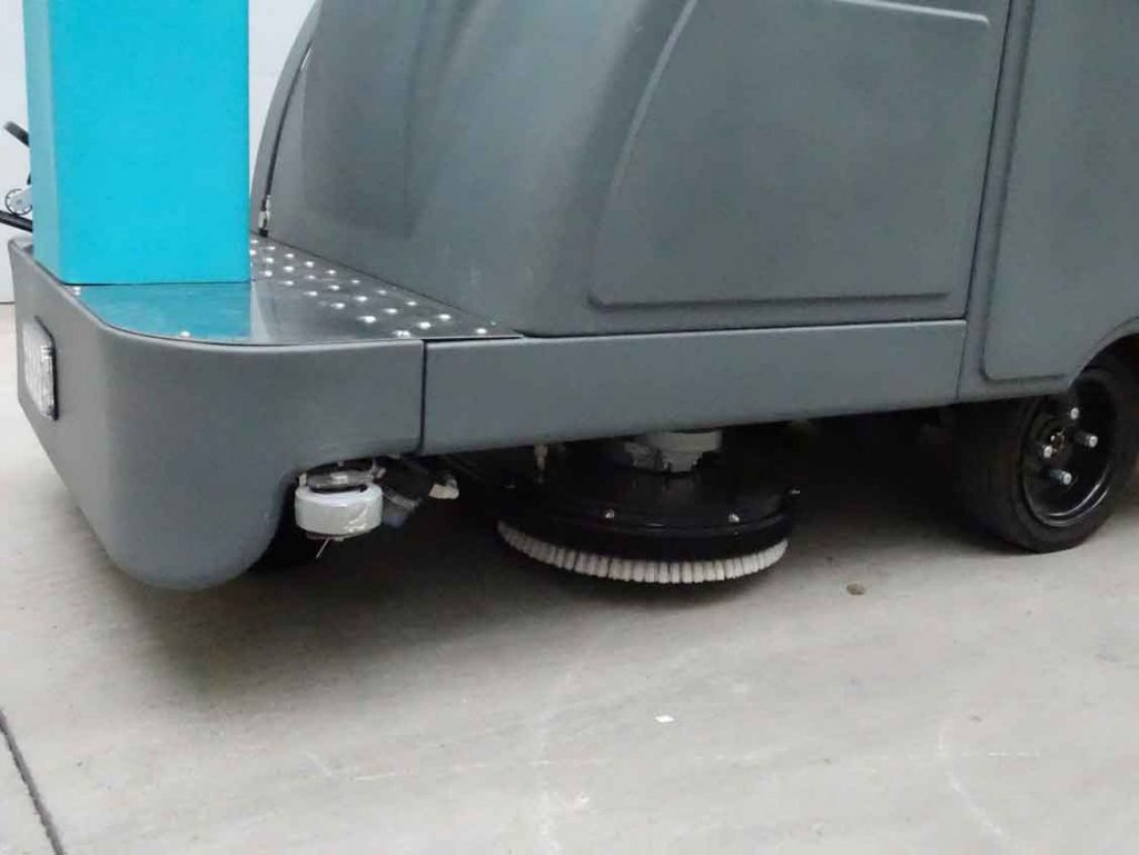 駕駛式洗地機