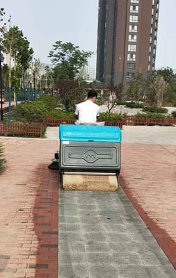 開著掃地車遛彎順便完成工作就是我理想的工作