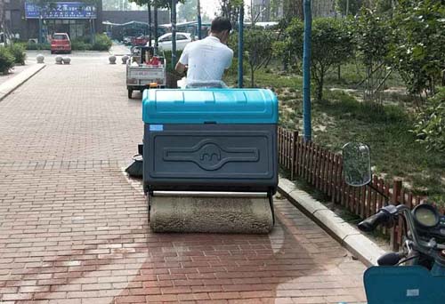 開著掃地車遛彎順便完成工作就是我理想的工作