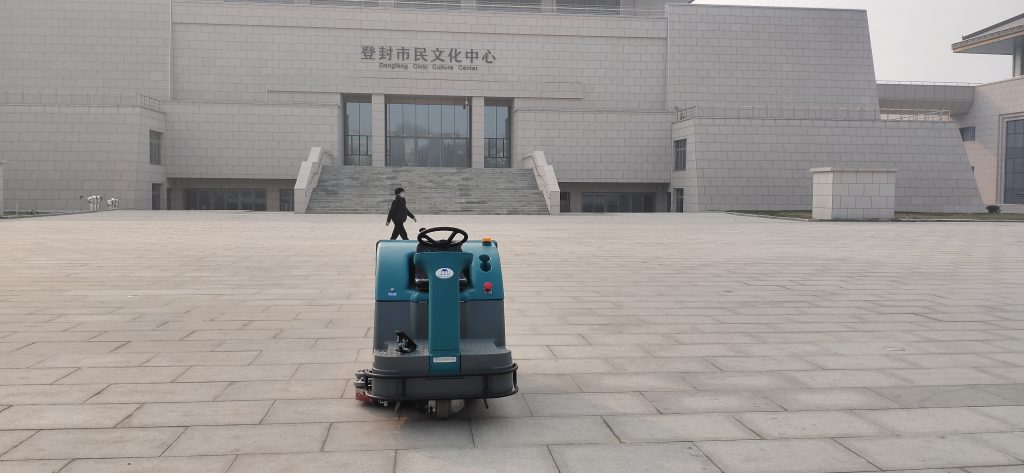 清晨雨掃地車1000C和清晨雨洗地車800C哪個(gè)好?