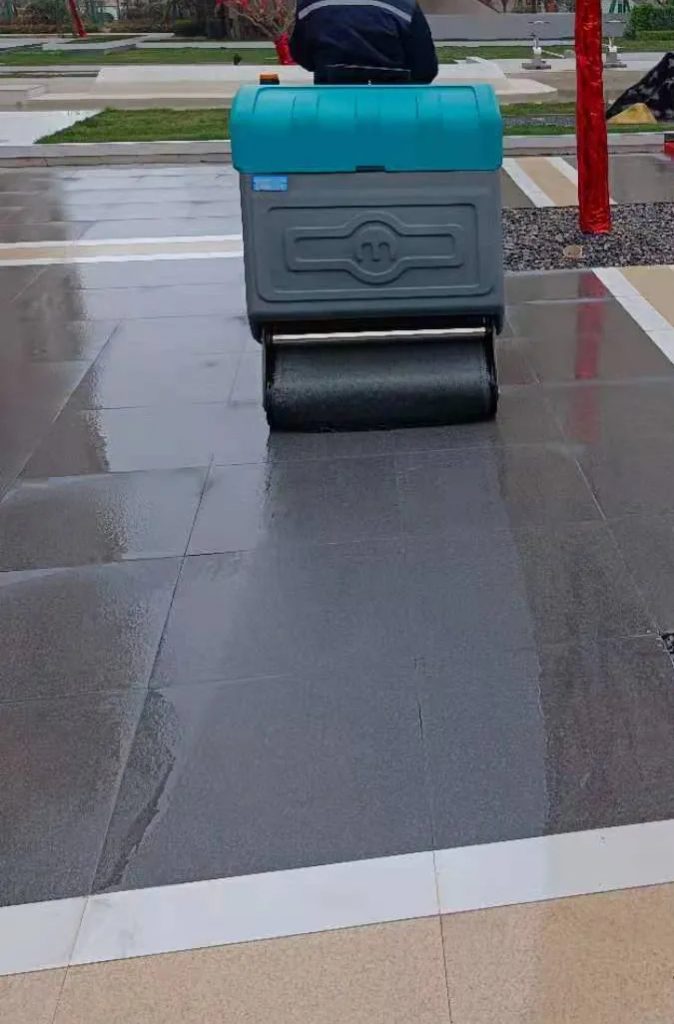 永威物業(yè)大半數(shù)小區(qū)都在用的清晨雨拖地車，90%清除污垢，顏值高，超顯檔次，一車多用，物業(yè)必備！