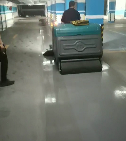 清晨雨——升級版掃地車，實現掃拖功能的不二之選