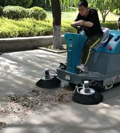 能自動收垃圾還能拖地，清晨雨這款掃地車很【全能】