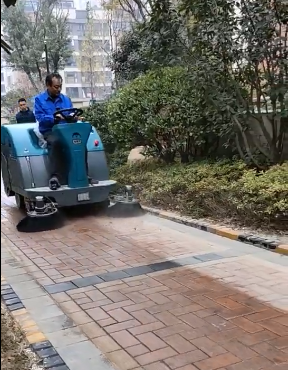 清晨雨：解鎖國(guó)內(nèi)十年清潔發(fā)展史，帶您讀懂掃地車等清潔設(shè)備變遷