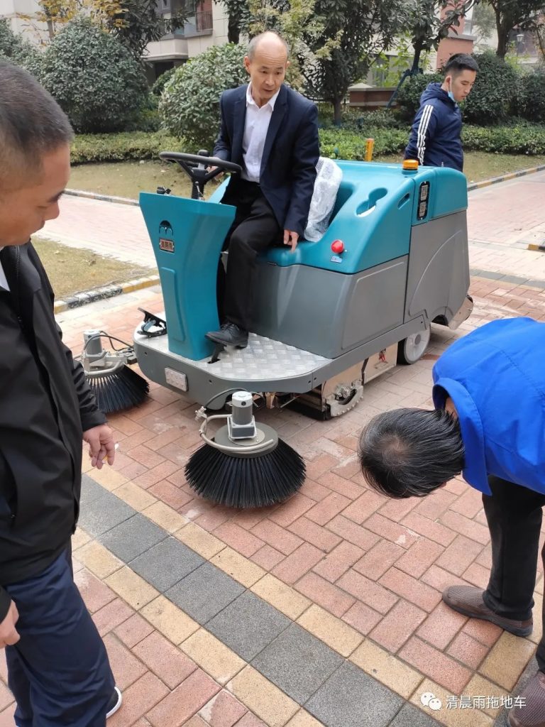 清晨雨：解鎖國(guó)內(nèi)十年清潔發(fā)展史，帶您讀懂掃地車等清潔設(shè)備變遷