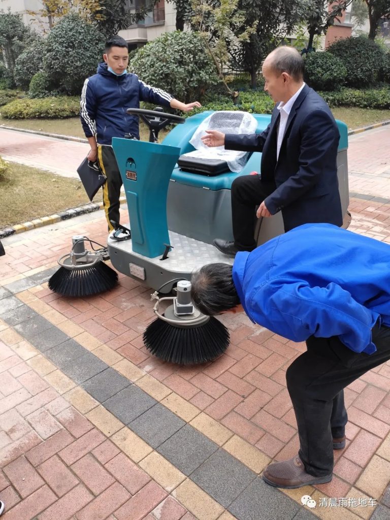 清晨雨：解鎖國(guó)內(nèi)十年清潔發(fā)展史，帶您讀懂掃地車等清潔設(shè)備變遷