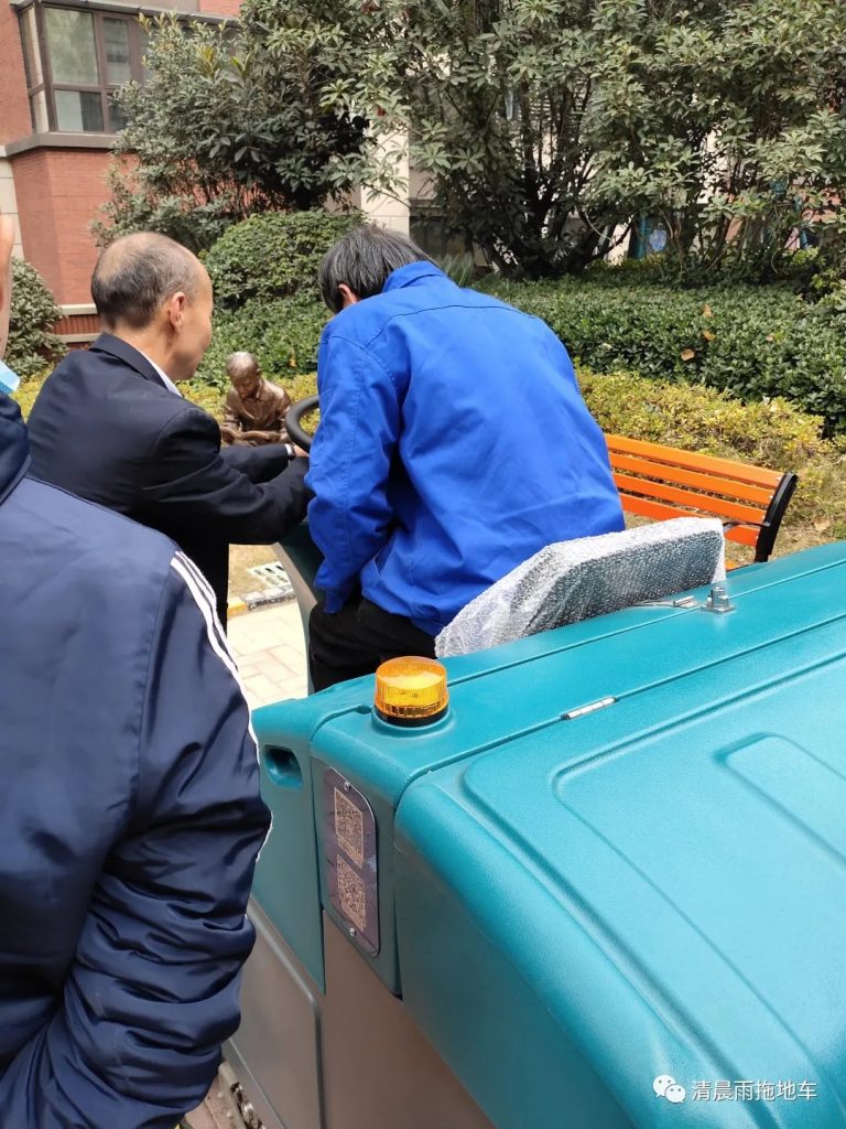 清晨雨：解鎖國(guó)內(nèi)十年清潔發(fā)展史，帶您讀懂掃地車等清潔設(shè)備變遷