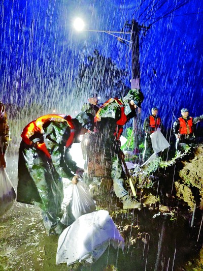 清晨雨抗汛公益“鄭”行動，同“州”共濟，“河”你一起，共度“南”關(guān)！