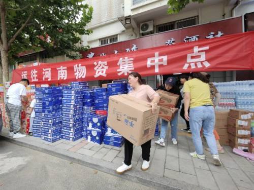 清晨雨抗汛公益“鄭”行動，同“州”共濟，“河”你一起，共度“南”關(guān)！