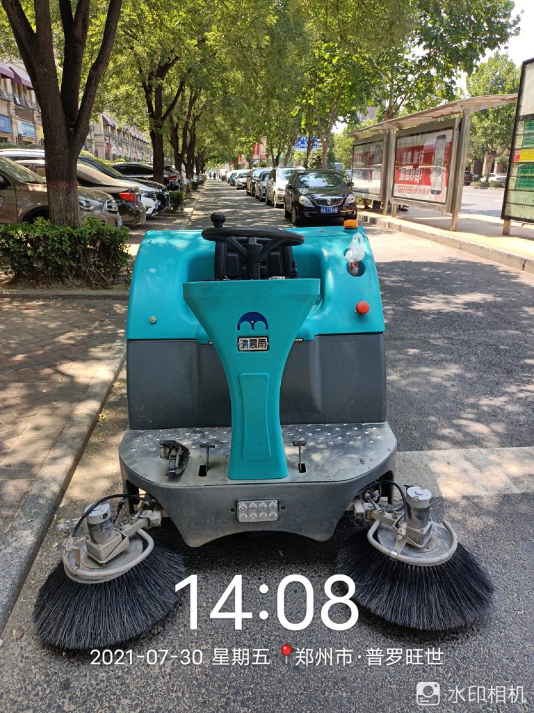 淺析為什么國外進口的電動掃地車在國內越來越不適用