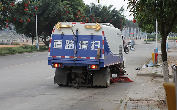 淺析國內電動掃地車，道路清掃車發展和研究方向