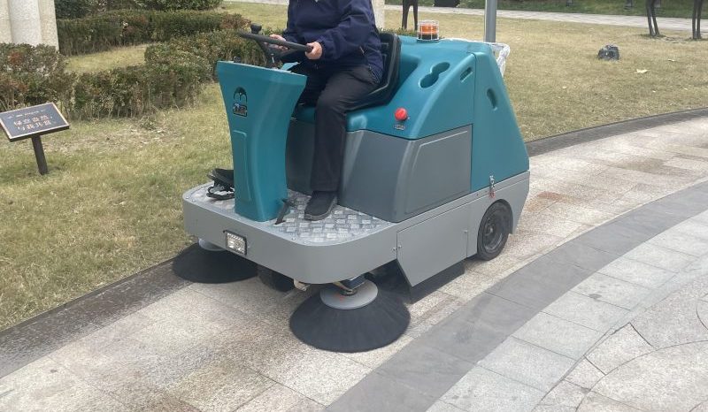 洗地機與電動掃地車：價格背后的秘密與選購指南