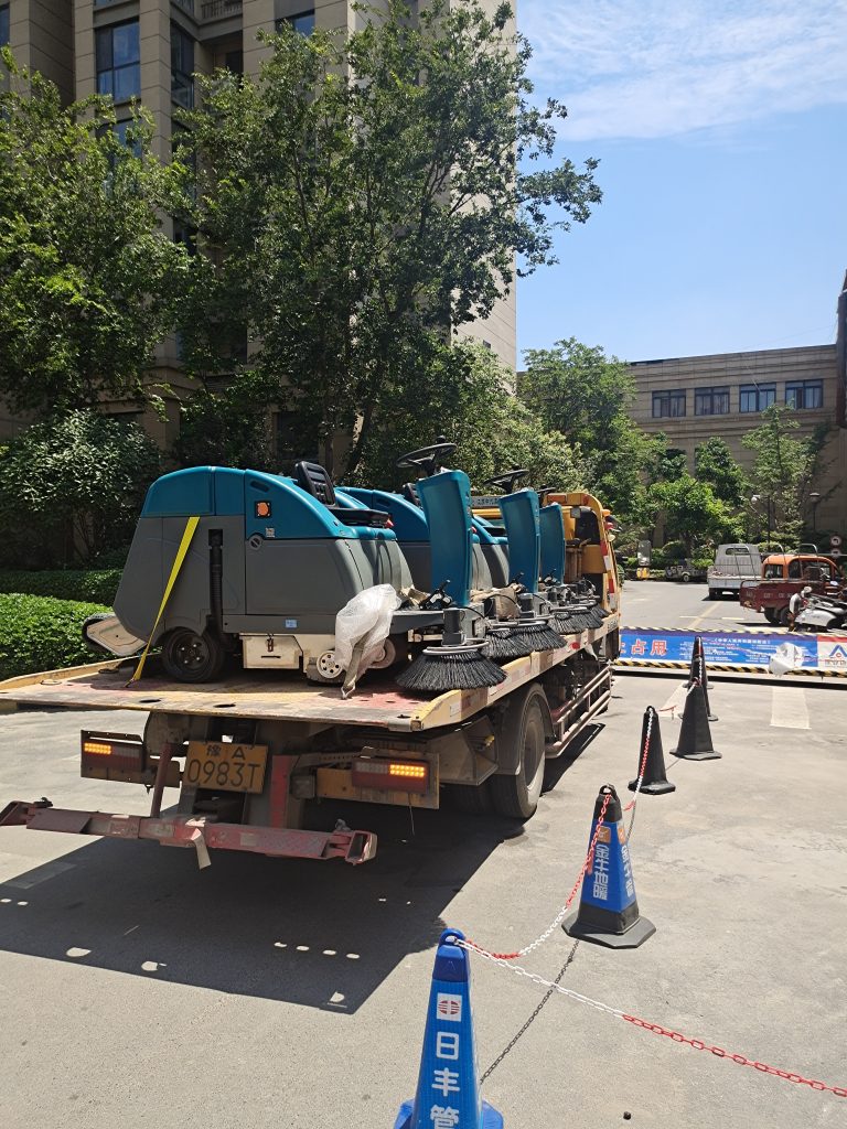 掃地車助力景區(qū)清潔，為游客提供舒適旅游體驗