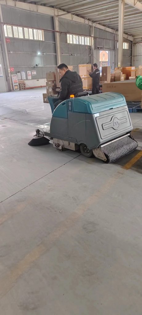 駕駛式掃地車亮相，引領城市清潔新風尚