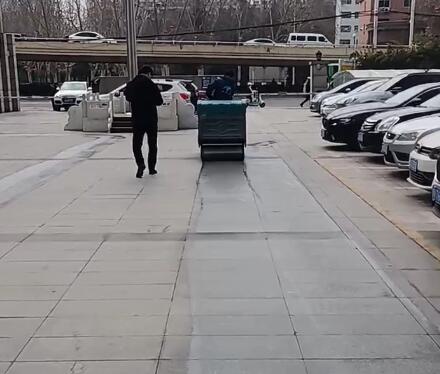 駕駛式洗地車：城市清潔的革命性利器