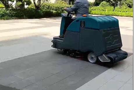 三款清潔設備橫向評測：掃地車、洗地車、拖地車大PK