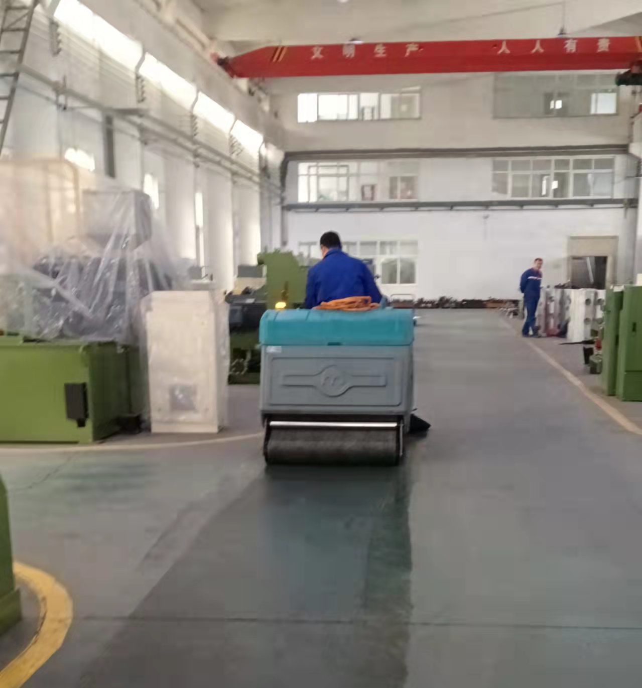 專業(yè)洗地車，讓車間地面清潔不再是難題