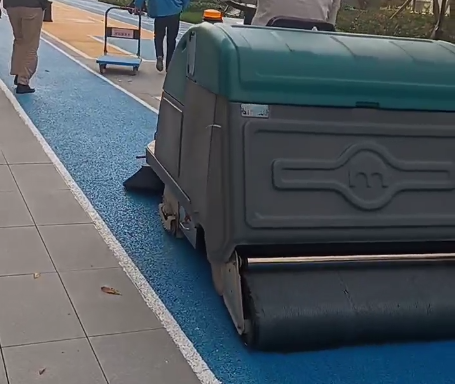 電動掃地車合適什么季節使用?