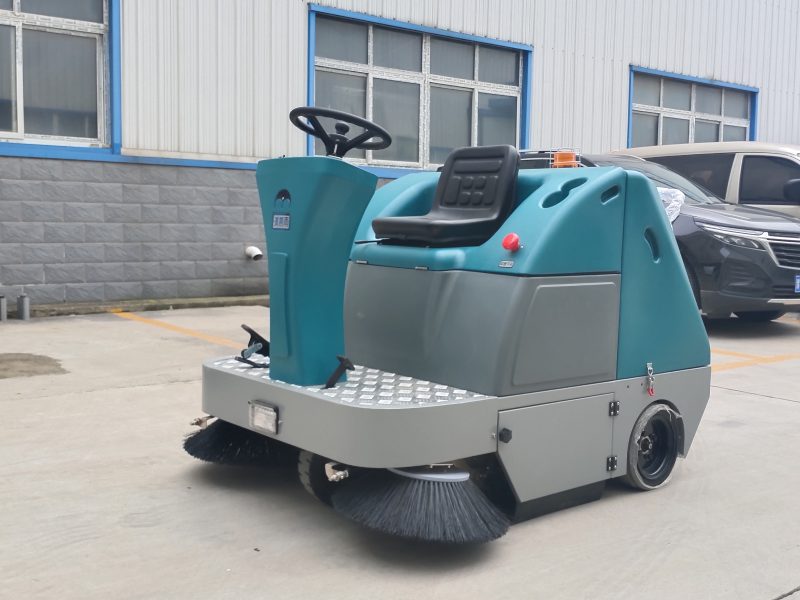工廠掃地車是什么樣的？工業掃地車的優勢優點有哪些？