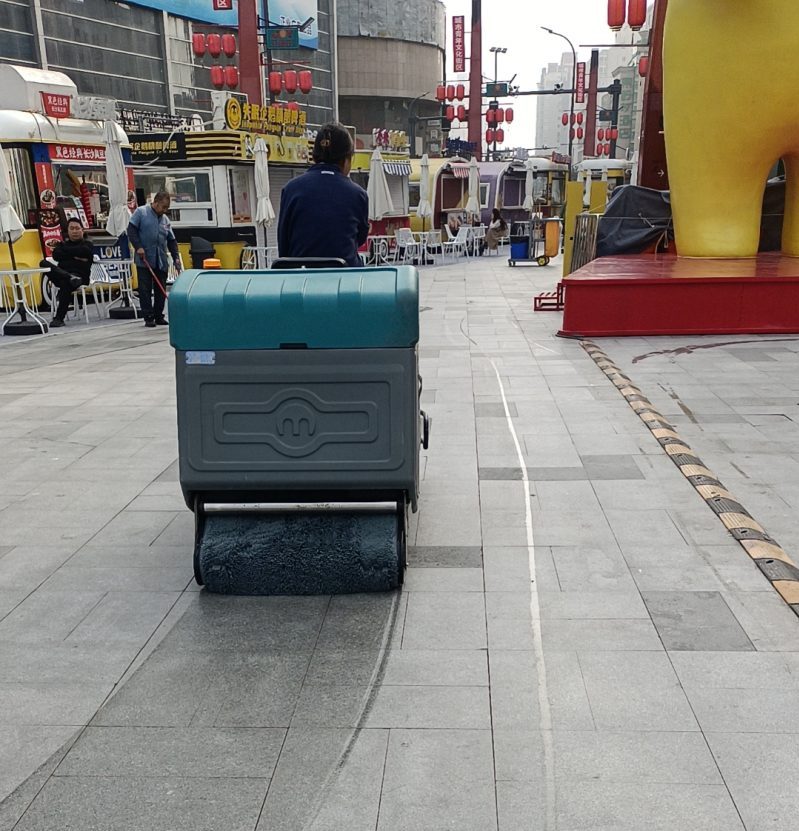 雙刷盤洗地機來襲：商業清潔新選擇，更徹底更快速！