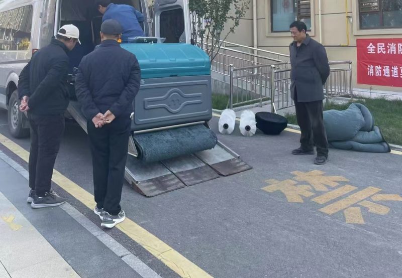 雙刷盤+自清潔！工業洗地機暴力美學征服千平車間