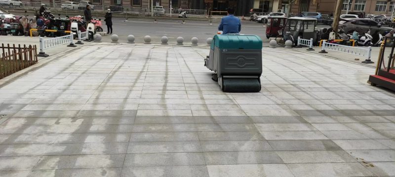 大型場所清潔必備：專業(yè)洗地機(jī)，輕松應(yīng)對(duì)各種地面！