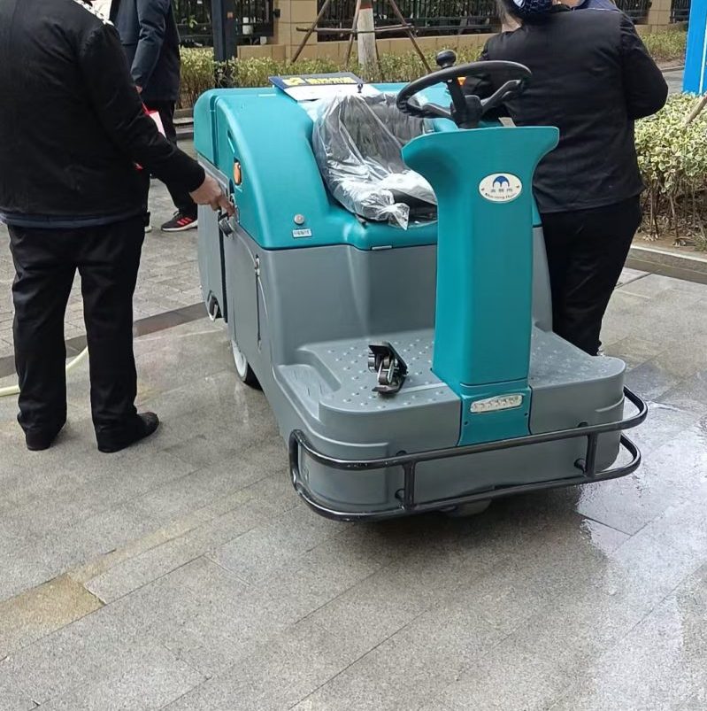 物業小區清潔神器：大型洗地機，讓清潔工作更輕松