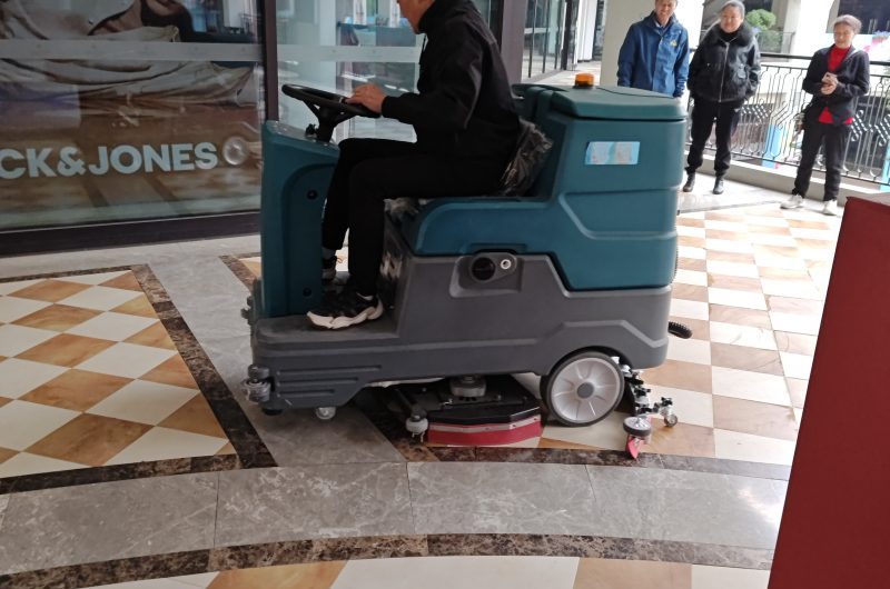 【案例分享】駕駛式洗地車：商場清潔的新高效典范