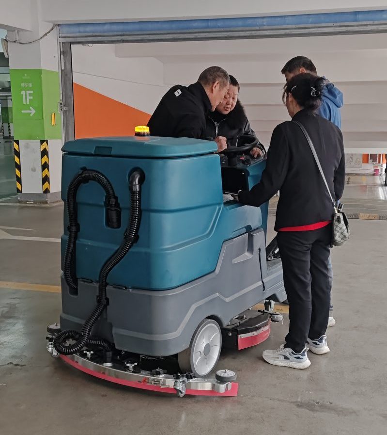 揭秘洗地車的清潔奧秘，讓清潔工作變得如此簡單