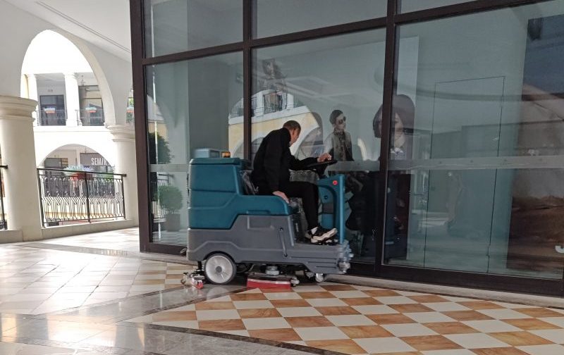 揭秘洗地車吸水差的真相：專業解析與解決方案
