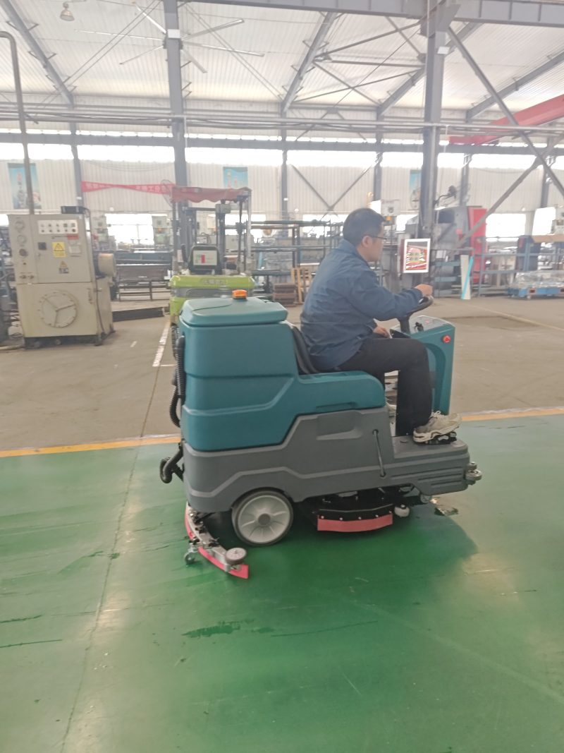 駕駛式洗地車選購避坑指南：這3個參數直接影響十年使用成本