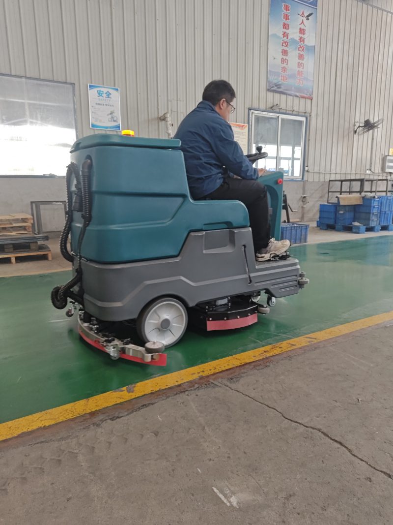 駕駛式洗地車：1臺機(jī)器=5人效率？企業(yè)降本增效的清潔革命