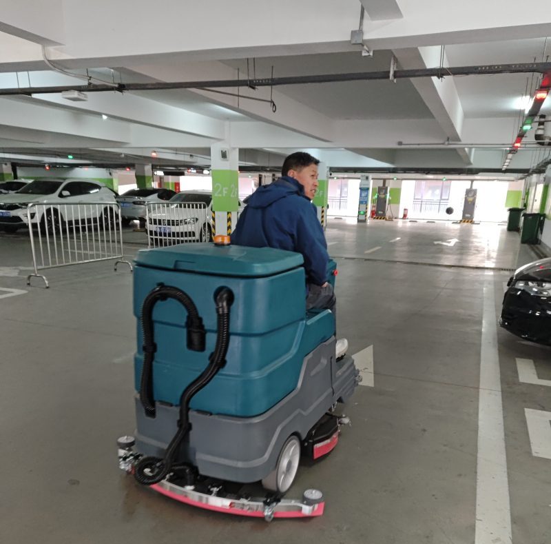 從工廠到地下車庫：揭秘駕駛式洗地車在不同場景的「變形記」