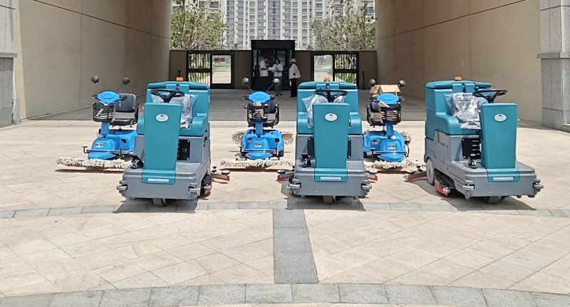 駕駛式洗地車：地面清潔的“空間魔術師”
